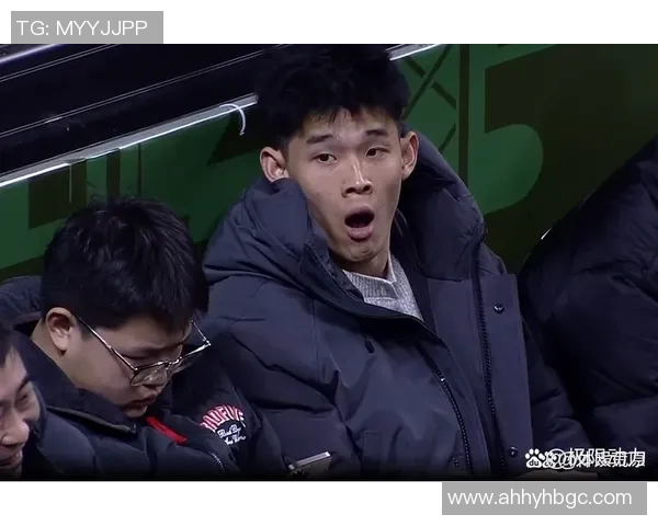 CBA四川队与重庆队激战正酣谁将赢得这场精彩对决