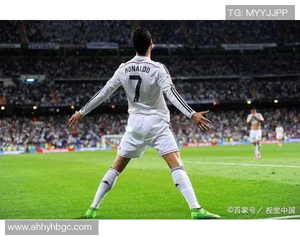 C罗与伊布的巅峰对决谁才是真正的足球传奇之王