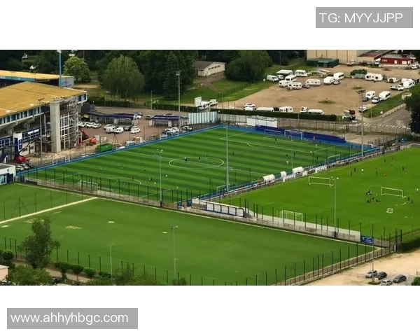 法兰西大球场的魅力探索与足球文化的深度融合之旅 法兰西大球场的魅力探索与足球文化的深度融合之旅